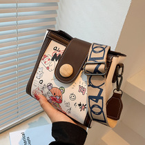 Hong Kong Kitty Pet Bag Universal 2021 New Diagonal Satchel Bag 100 hitch Bear Graffiti Broadband small square bag tide