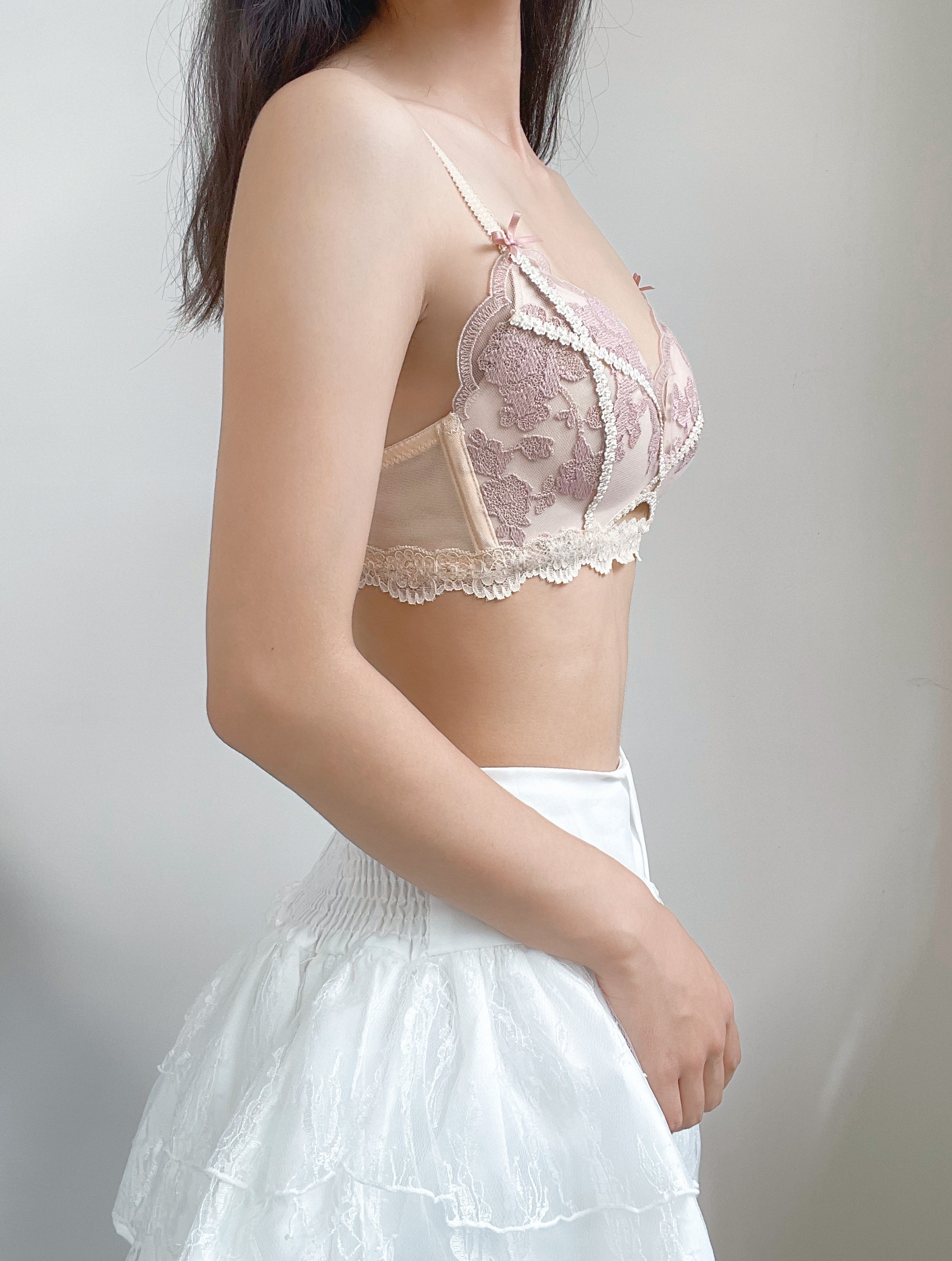 宝诗嫣法式小胸轻聚拢内衣 薄款白色蕾丝文胸 无钢圈舒适不勒 性感套装成套搭配