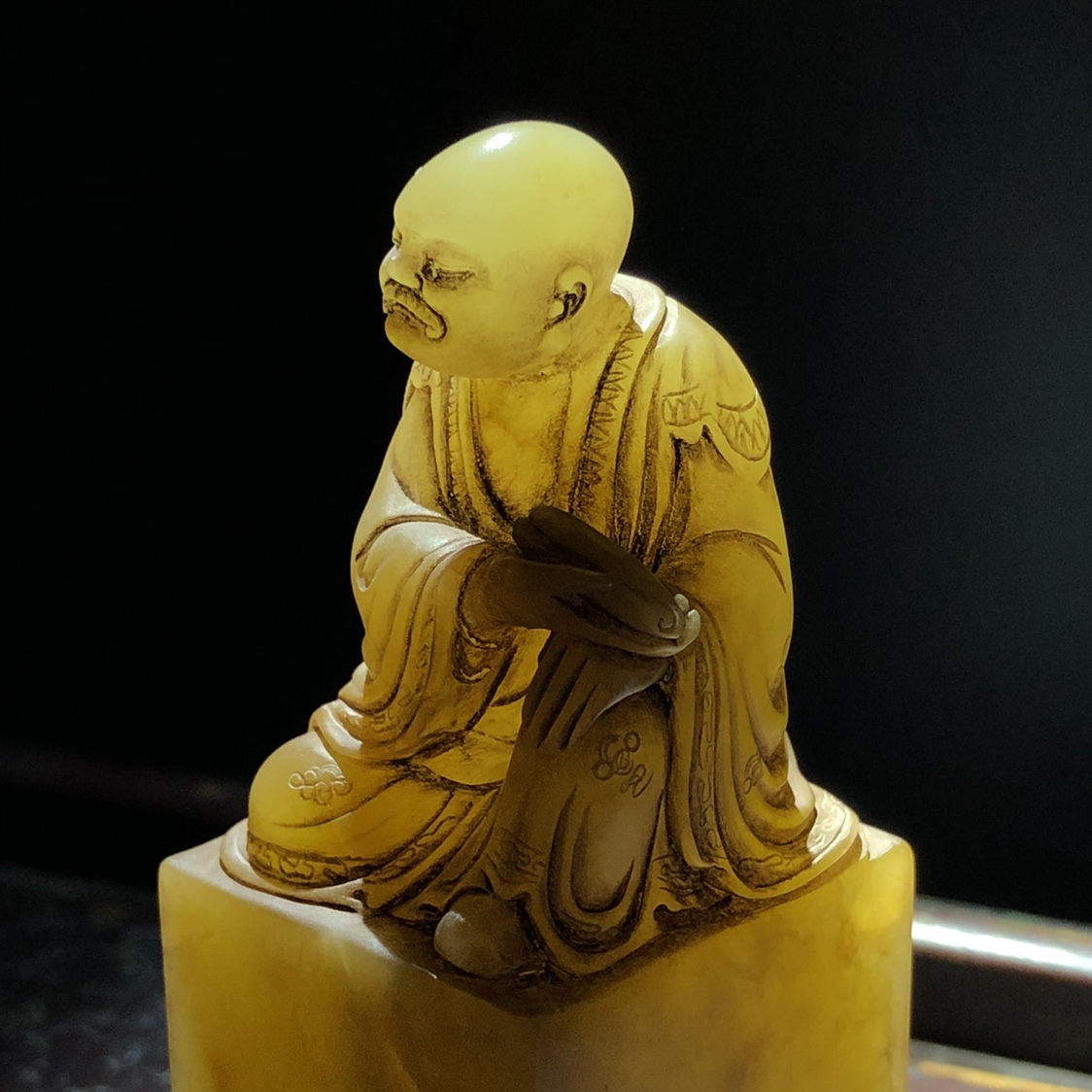 Boutique Shoushantian Yellowstone Seal Returns Old Arhat Button Zhang Wenwan Collection Strange Stone Art Stone Carving Stone Carving