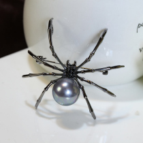 Fashion brooch autumn winter Spider Pearl Japanese and Korean personality Joker pin clothes coat coat corsage women