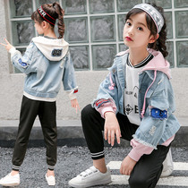  Girls denim jacket 2019 spring and autumn new Korean version of the fashionable hooded jacket Western style middle and large childrens wild top trend