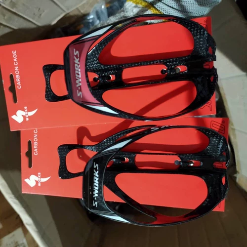 Красный держатель для бутылки из углеродного волокна