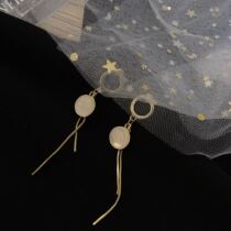 Knock for round face mm ~ Korean silver needle temperament simple shell tassel earrings Joker long eardrop female