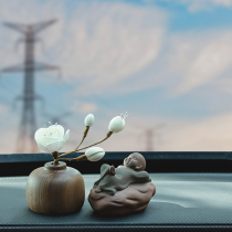 Creative car ornaments Buddhist car center console decoration Zen decoration high-grade atmospheric personality aromatherapy jewelry