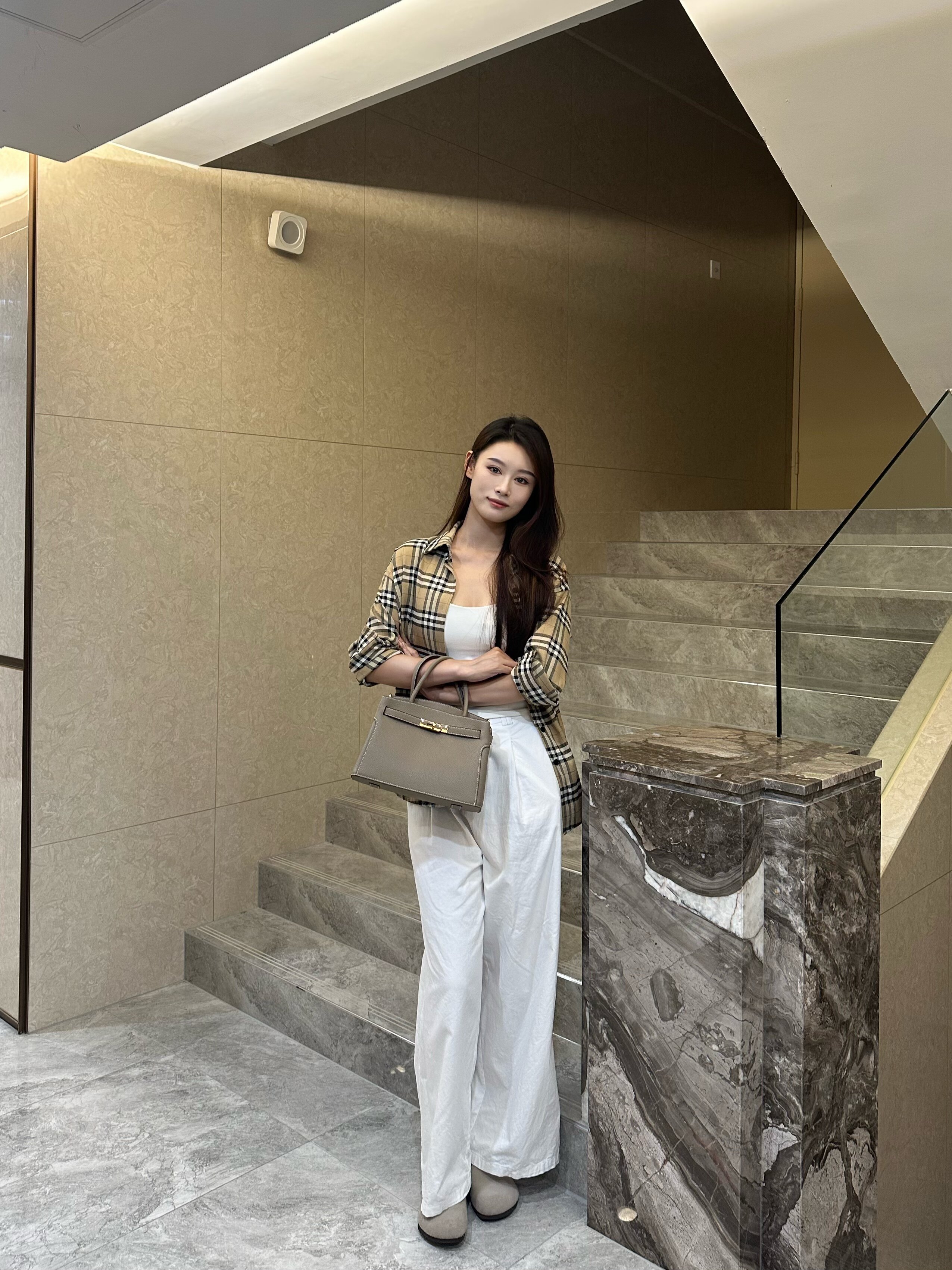 百丽鎏金岁月凯莉包 质感牛皮高级耐磨 大容量通勤 妈妈包婚包两用