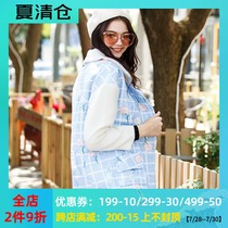 The new Japanese womens plaid printing color coat CWAA44255