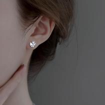 Chow Tai Fook Huanmei 925 sterling silver clover earrings female New Tide winter round face thin earrings love ears