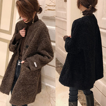 Imitation lamb wool splicing coat wool coat womens long loose Korean version of autumn and winter 2020 new goods European station