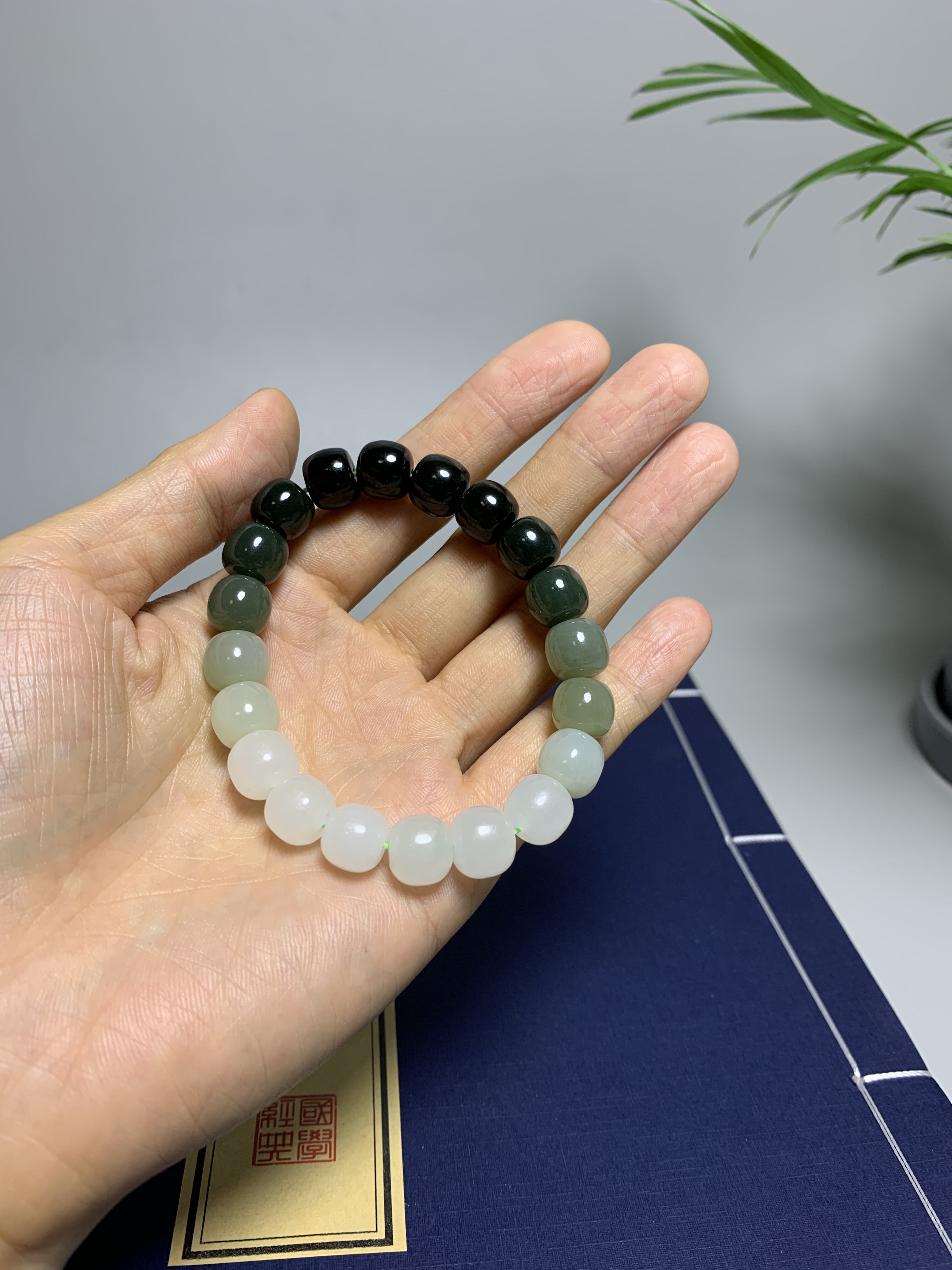 Natural Hetian jade sapphire gradient color old-fashioned bead bracelets Couples single circle old-fashioned bead bracelets Simple style
