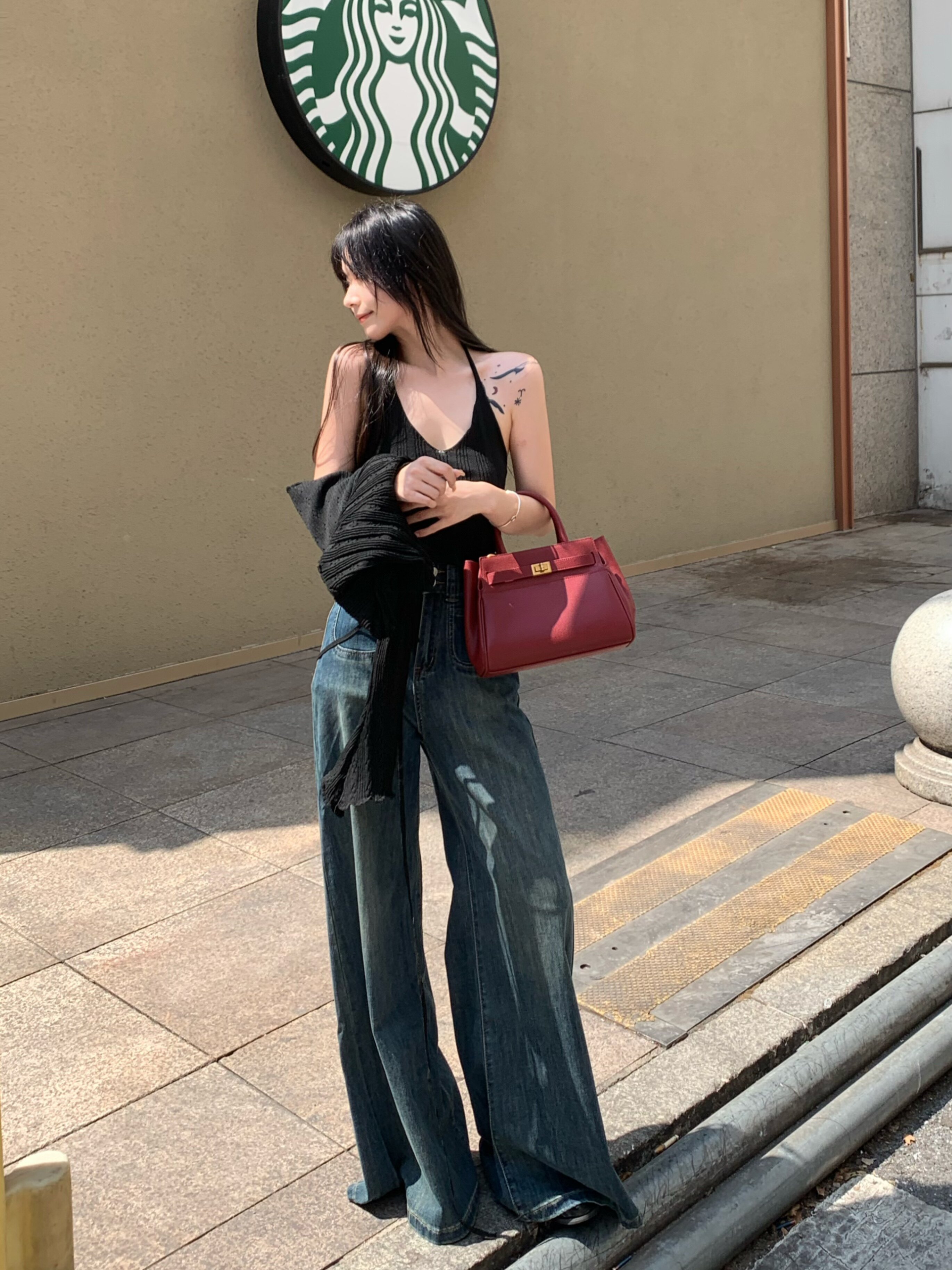 百丽红色新娘婚包 大容量设计装下红包手机 手提斜挎两用更实用