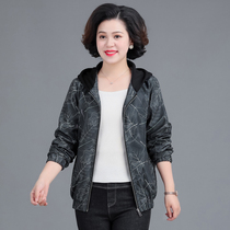 Short coat worn by middle-aged mother Middle-aged women autumn hooded jacket 50-year-old female spring and autumn coat