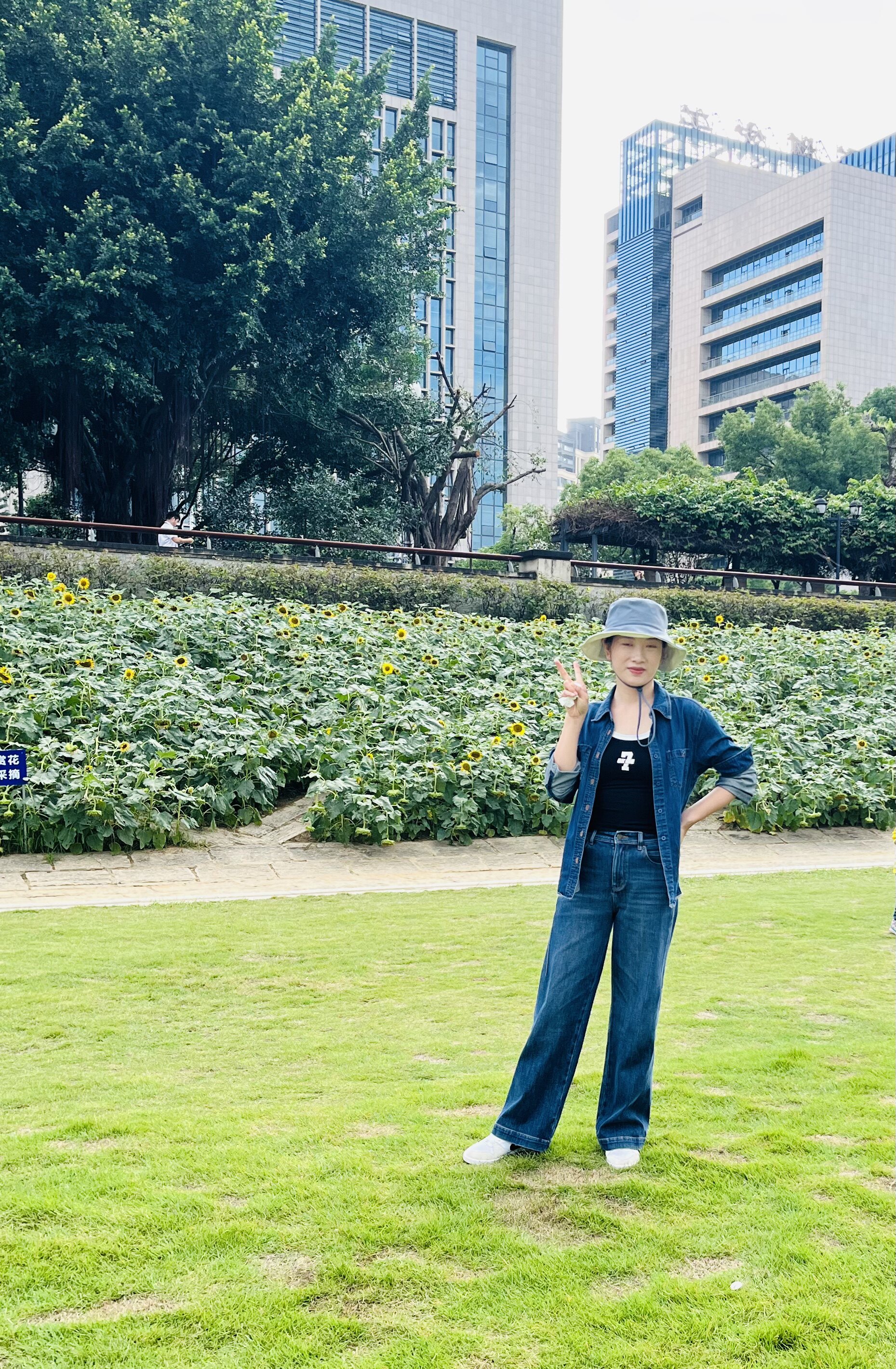 伊芙丽镇店春夏爆款 高腰设计拉长比例 弹力舒适不勒腿 朱珠代言