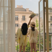 From the beginning of the elegant wind suit womens summer split small suit jacket womens two-piece shorts womens high waist Korean version of foreign atmosphere