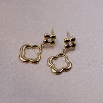 Four-leaf clover earrings female ins Japan South Korea Europe and the United States cold wind sterling silver wild temperament personality earrings advanced earrings