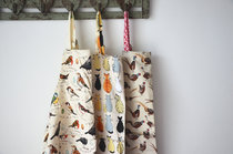 Long collection of cotton household apron kitchen anti-oil and anti-fouling men and women cute simple sleeveless strawberry cat