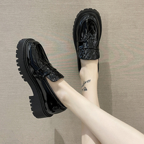 Small leather shoes female niche design sense black bright surface patent leather high thick bottom loafers women Spring and Autumn a single pedal shoes