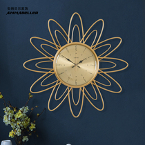 Clearance European-style light luxury wall clock personality creative living room golden fashion clock home simple hanging wall decorative clock