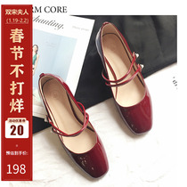 Double song thick heel wine red Mary Jane shoes womens retro middle heel patent leather single shoes 2020 popular womens shoes new leather shoes