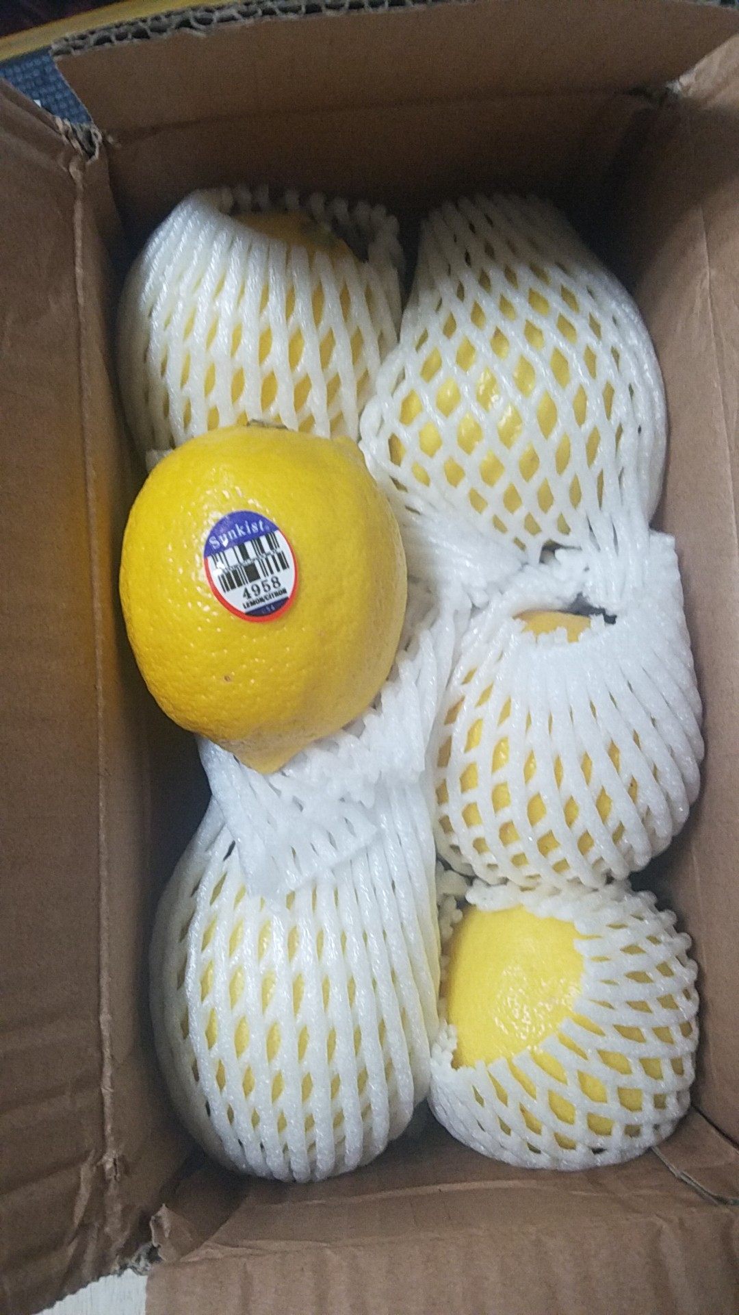 美国进口 Sunkist 新奇士柠檬 12个大果 单果 100-130g 淘宝优惠券折后¥29.9包邮(¥39.9-10)