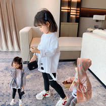 Girls long sleeve T-shirt hole irregular base shirt 2021 autumn dress Korean children baby spring and autumn coat tide
