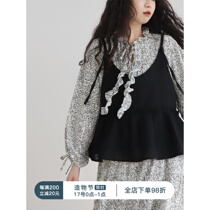 The happy retro lace cotton and hemp cake short small suspender top sold in the fine division universe is out of the way