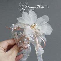 Flowers and buds ins beautiful white yarn flowers Korean handmade wrist flowers Bride bridesmaid sister group hand flowers