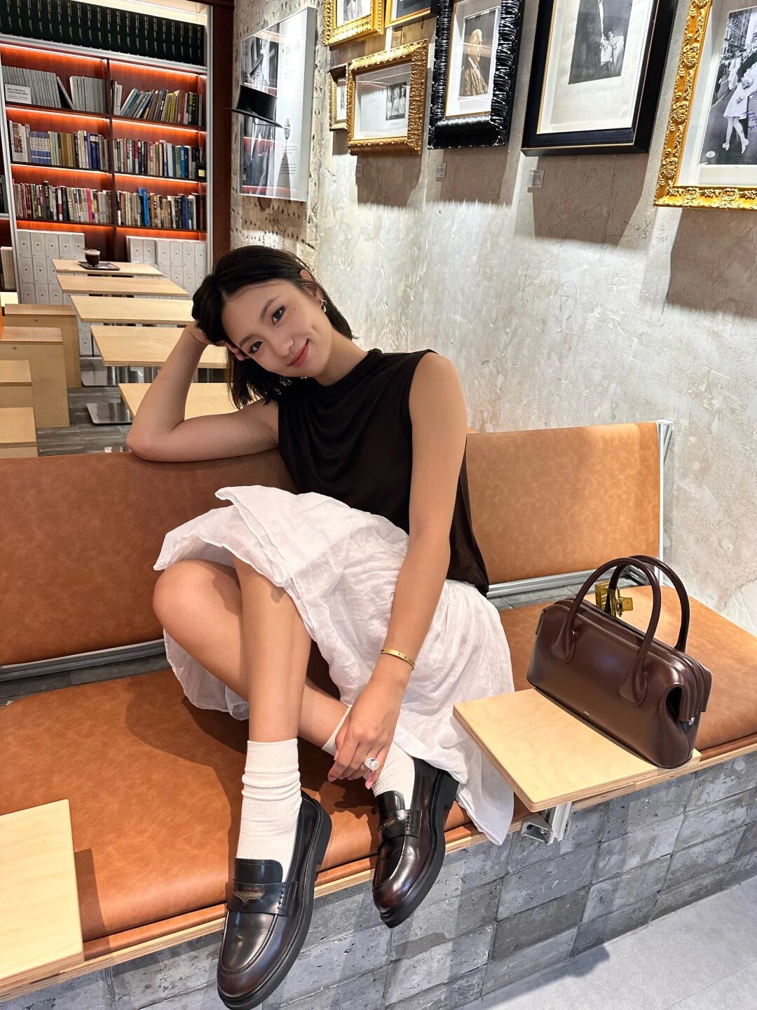 宋佳同款百丽海鸥乐福鞋2.0：厚底真皮的英伦飒爽美学