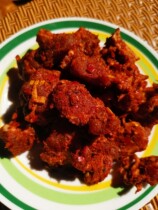 Bone bone bone raw bone ginseng residue meat residue Rice Pork ribs fried meat Dehong specialty salty salty