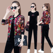 Gold velvet sports suit womens spring and autumn three-piece middle-aged and elderly womens new large size loose casual sportswear