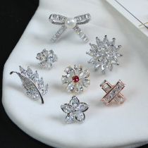 Small brooch cute Japanese tide personality Joker female temperament lead needle anti-light buckle fixed neckline pin stabbing horse needle