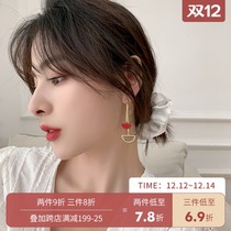 Advanced sense Red New Year earrings simple temperament earrings long cold wind geometric earrings earrings ear clip no earrings female