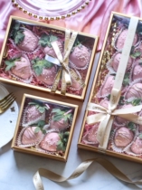Golden New Years Mothers Day Biscuit Chocolate Strawberry Gift Box with hand gift