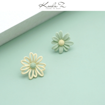 Contrast design asymmetric design fresh daisy flower earrings earrings earless ear clip Vitality Age French romance