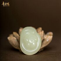 (Zhuoyu Museum) One night Feng Hou Hetian Jade Qinghai Yellow mouth material Zodiac Monkey pendant pendant Li Zhuoyu sculpture