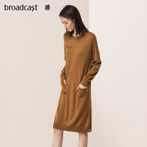 Broadcast 2021 autumn new multi-pocket knitted mid-length dress female DDM3LD121 meet the fork in the road