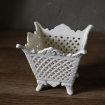 W1962 Europe New Milk Oil Color Ceramic Retro Hollowed-out Hollowed-out Carved corner fruit tray Fruit basket Desktop containing tray