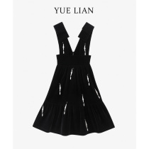 (Hong Kong designer brand) bottoming Cedar black pearl dress long with suspenders base skirt