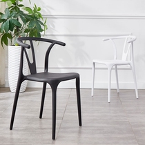 Small family of extremely minimalist Nordic light lavish home leaning back chair Plastic cafe Casual Horn Chair Back Leaning on chair Plastic