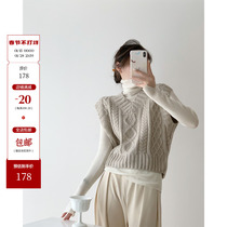 ICTS When the gentleness fluttered empty Oatmeal color cable texture small V-neck thick needle layered knitted vest vest