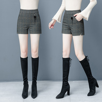 Plaid wool shorts womens autumn and winter 2020 new Korean version of the high waist thin outside wear a wild base boots and pants