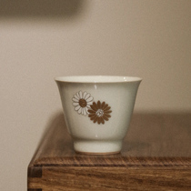 Bunch carved Little Daisies chat Cup ceramic kung fu tea set Tea Cup Master Cup guest Cup Single Cup Cup Tea Cup Cup Tea Cup