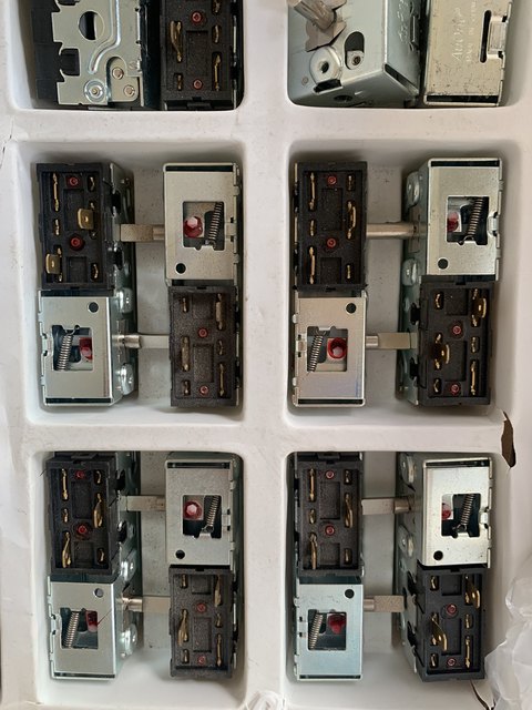 Auone H4600D 10～80% Adjustable Humidity Switch 4.4A120V 2.2A240V Brand New