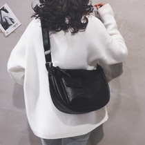 High-end niche bag female summer 2021 new soft leather messenger college student class dumpling bag large-capacity commuter