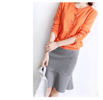 Japanese 2019 spring new Joker slim skin-friendly comfortable split gold buckle design round neck cardigan