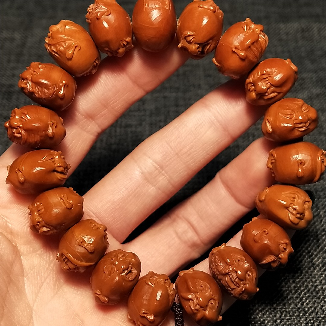 Olive stone carving famous handmade 16 iron core old tree iron core carving double-sided thirty-six Arhat men's bracelet