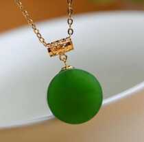 18 gold inlaid with natural Xinjiang and Tian Biu jade 12mm Round plate pendant ice bottom old stock Zhengyang green and green card necklace