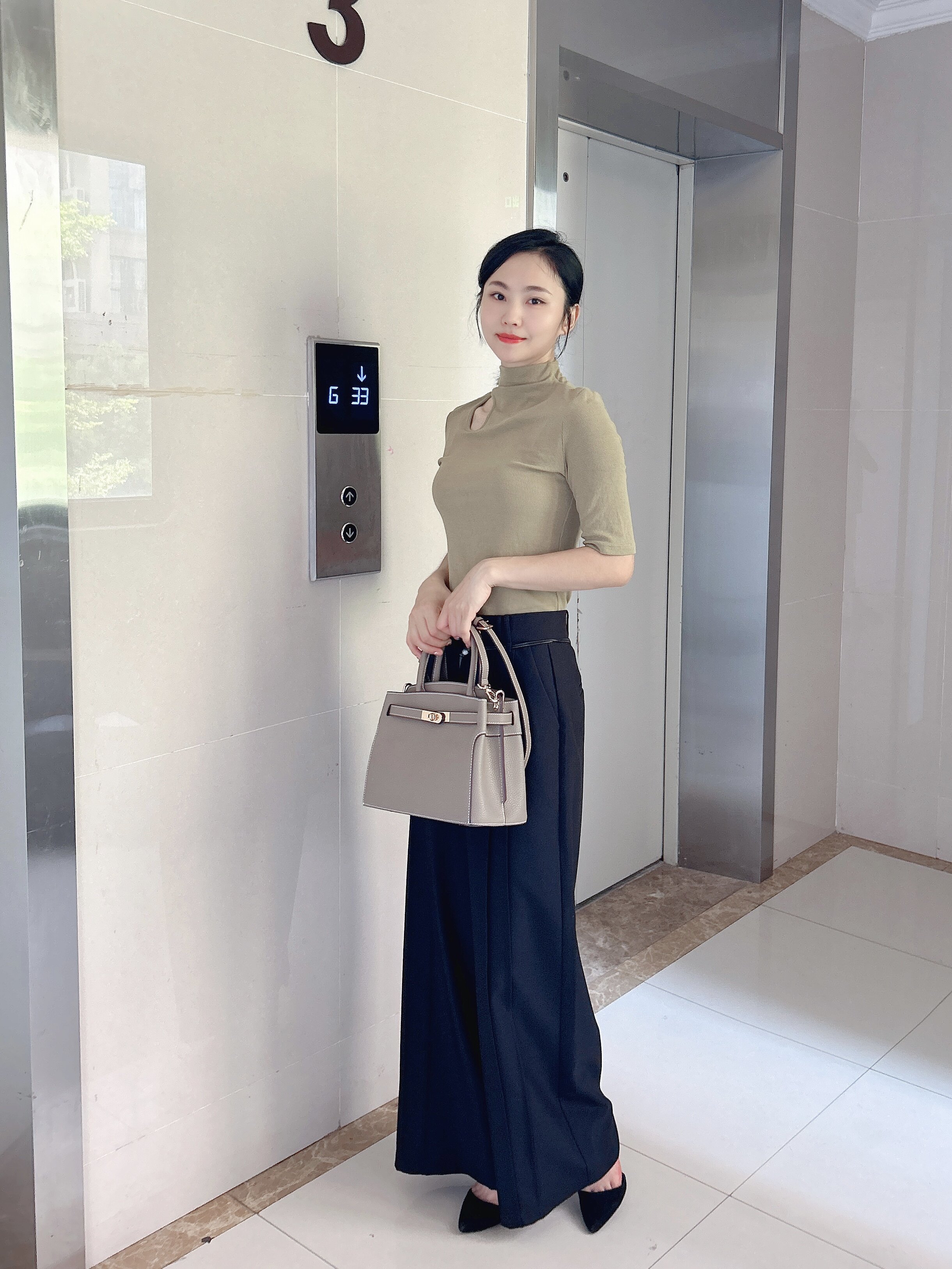 百丽鎏金岁月凯莉包 质感牛皮高级耐磨 大容量通勤 妈妈包婚包两用