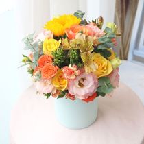 Mothers Day flower bouquet to hold bucket business Beijing Tianjin Tongcheng flower shop to send flower flower arrangement flower cylinder to lead