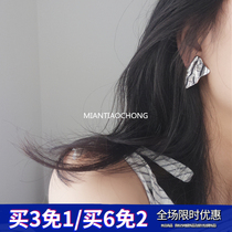 Cotton sliver worm European and American Street shooting tide field ins cold metal wind Korea earless ear clip earrings ear studs