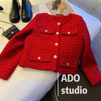 Cherry red small fragrant wind jacket woman 2022 spring dress new and delicate gold button temperament famous yuan Wind short coat blouses female
